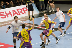HSV Handball verteidigt Tor gegen Valladolid