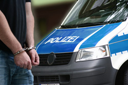 Polizei verhaftet jugendlichen Messerstecher nach Tag am Jungfernstieg.