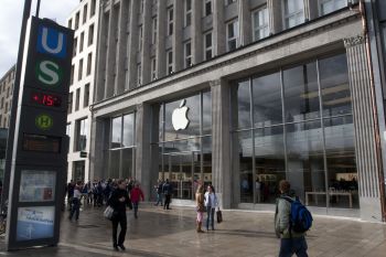 Neueröffnung Apple Store am Jungfernstieg in Hamburg