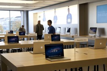 Apple Store Hamburg präsentiert Apple MacBook Air