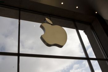 Aus Respekt vor dem Tod von Steve Jobs: Apple-Logo in den Apple-Stores bleibt aus!