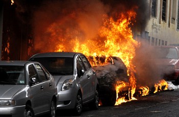 In Hamburg werden immer häufiger Autos in Brand gesteckt.