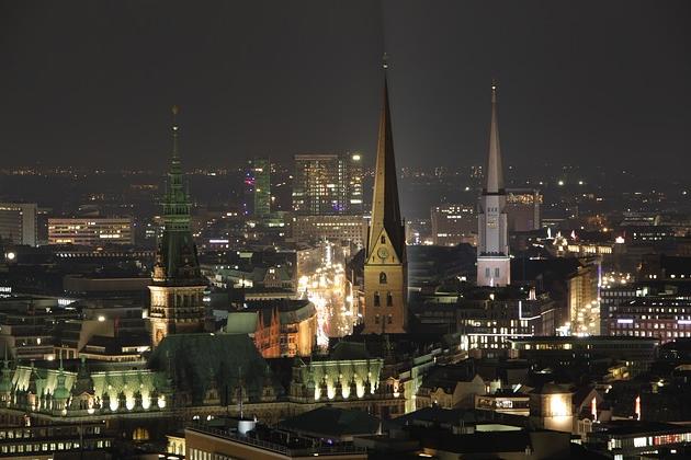 Hamburg bei Nacht. Pixabay.com © LUX-187 (CC0 1.0)